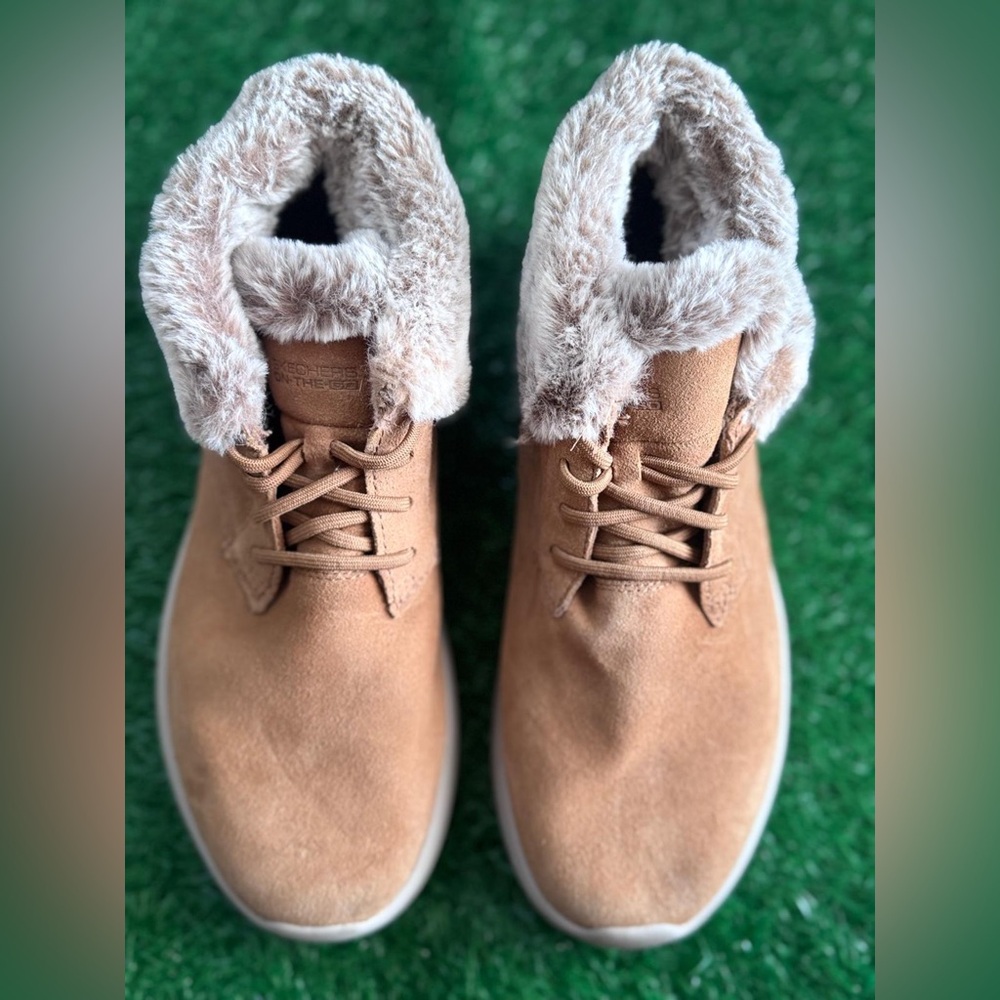 Sketchers women’s booties on the go city winter wishes size 9.5
144437